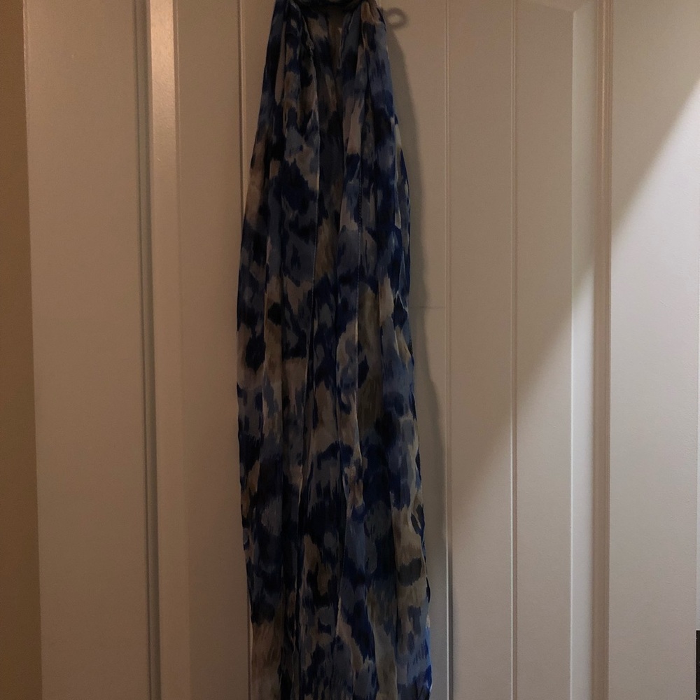 Blue/grey infinity scarf.